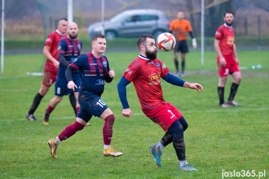 Remis na szczycie. GKS Zarzecze-Dębowiec - Ostoja Kołaczyce 0:0