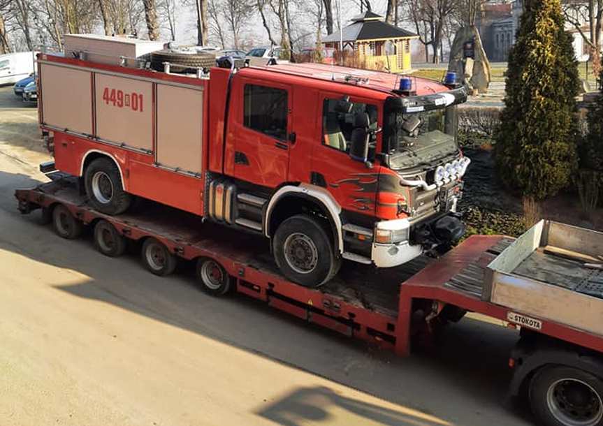 Samochód strażacki OSP z Brzysk odwieziony do naprawy