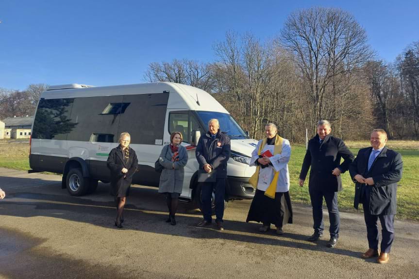 ŚDS w Nowym Żmigrodzie otrzymał autobus