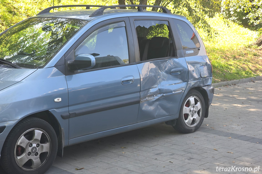 Straciła panowanie nad samochodem - uderzyła w inne auta Straciła panowanie nad samochodem - uderzyła w inne auta