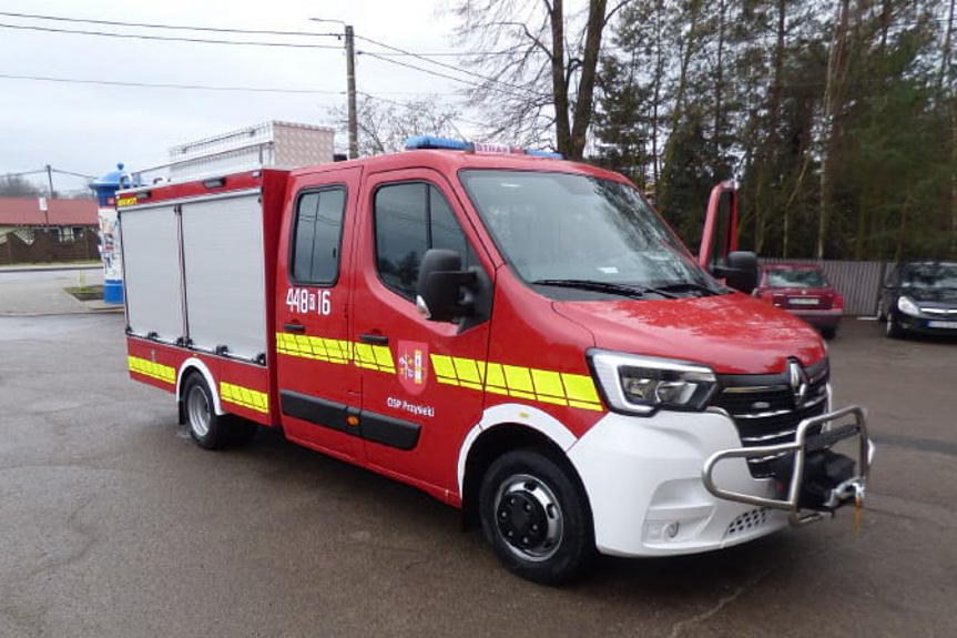 Strażacy z OSP Przysieki przywitali nowy wóz strażacki
