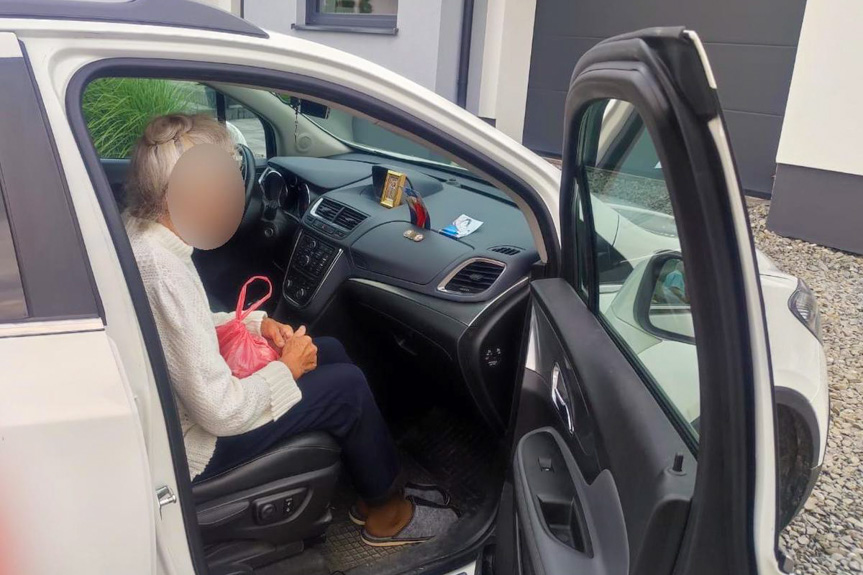 Szybka reakcja policjantów, uratowała starszą kobietę Szybka reakcja policjantów, uratowała starszą kobietę