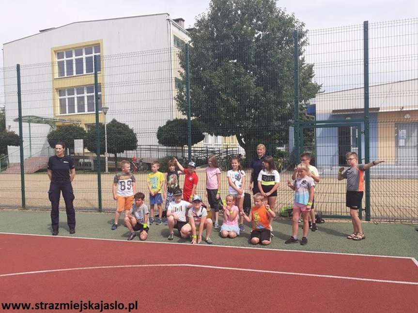 "Trener osiedlowy" w Jaśle: nie tylko gry i zabawy - także profilaktyka