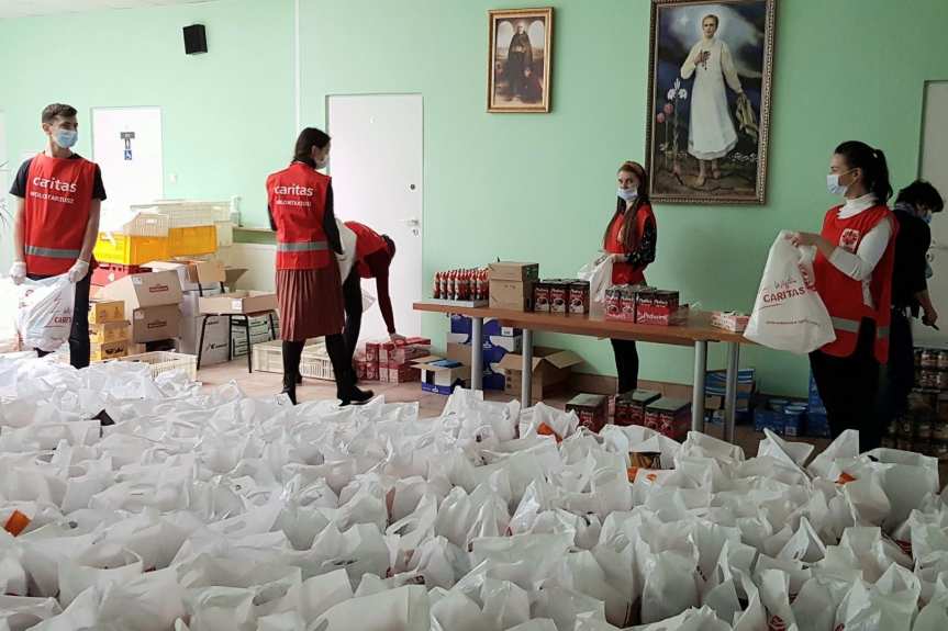 Tysiąc paczek od Caritas na święta Bożego Narodzenia