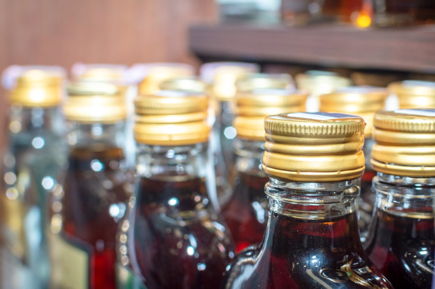 Ukradł whisky i uderzył sprzedawczynię Ukradł whisky i uderzył sprzedawczynię
