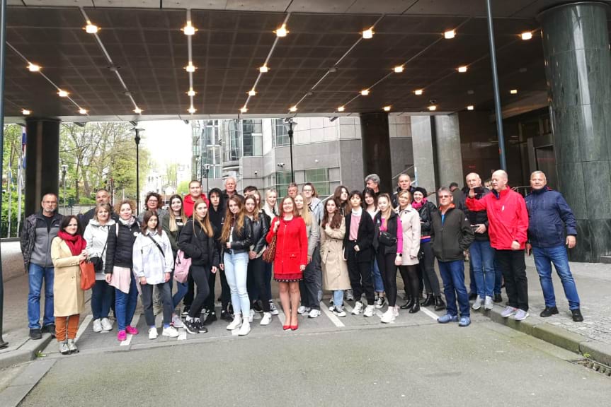 Władze samorządowe i młodzież z wizytą w Brukseli