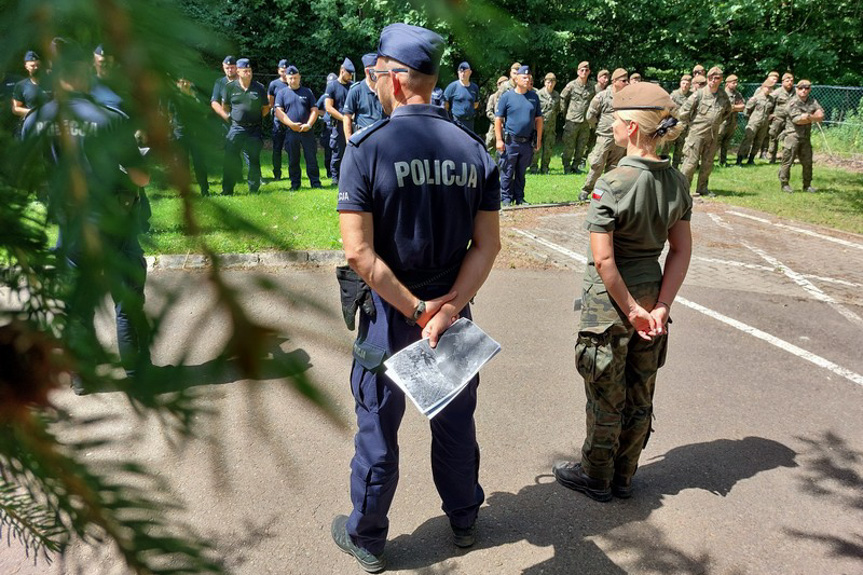 Wspólne ćwiczenia policjantów i żołnierzy Wspólne ćwiczenia policjantów i żołnierzy