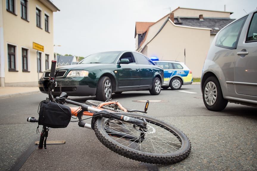 Wypadek w Bachórzu. Zderzenie samochodu z rowerzystą