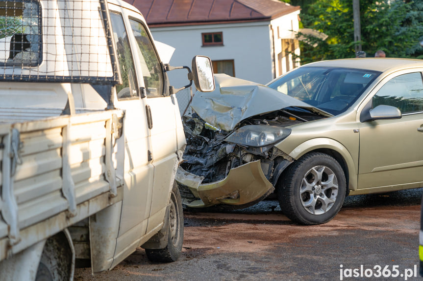 Wypadek w Łajscach, czołowe zderzenie dwóch samochodów