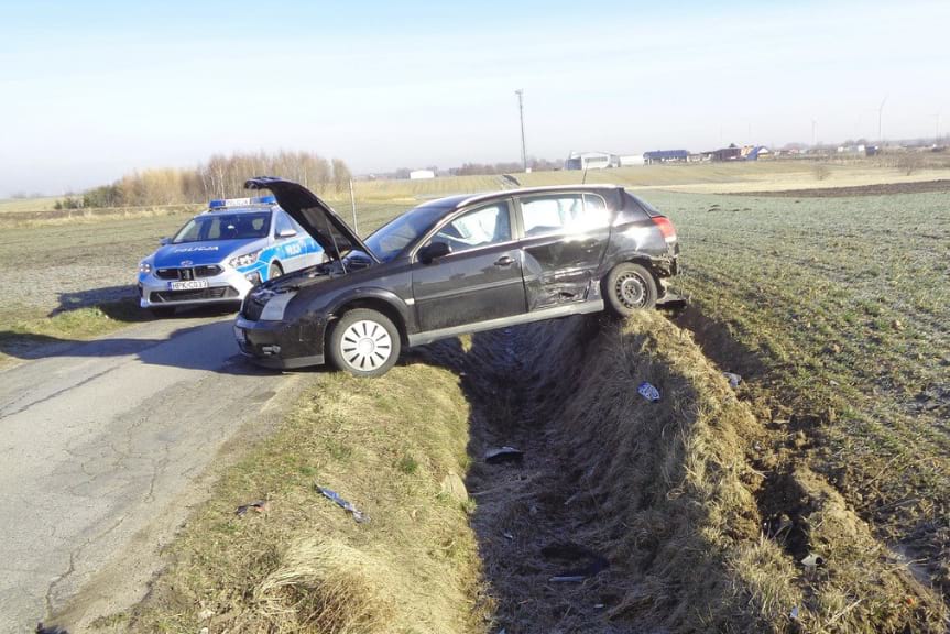 Zderzenie dwóch samochodów. Jedna osoba została ranna