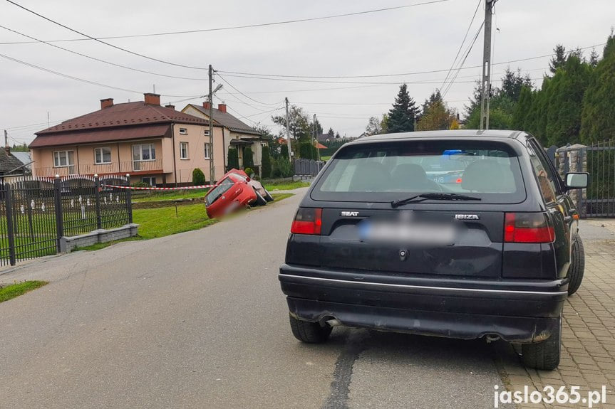 Zderzenie dwóch samochodów w Niegłowicach