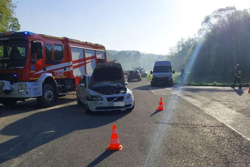 Zderzenie samochodów w Brzezinach