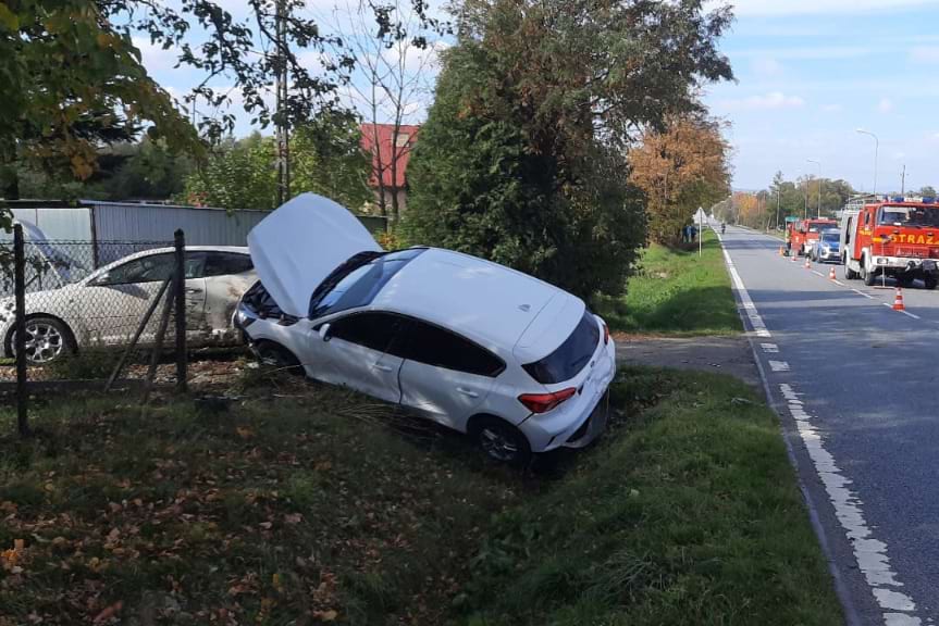 Zderzenie trzech samochodów w Starym Żmigrodzie