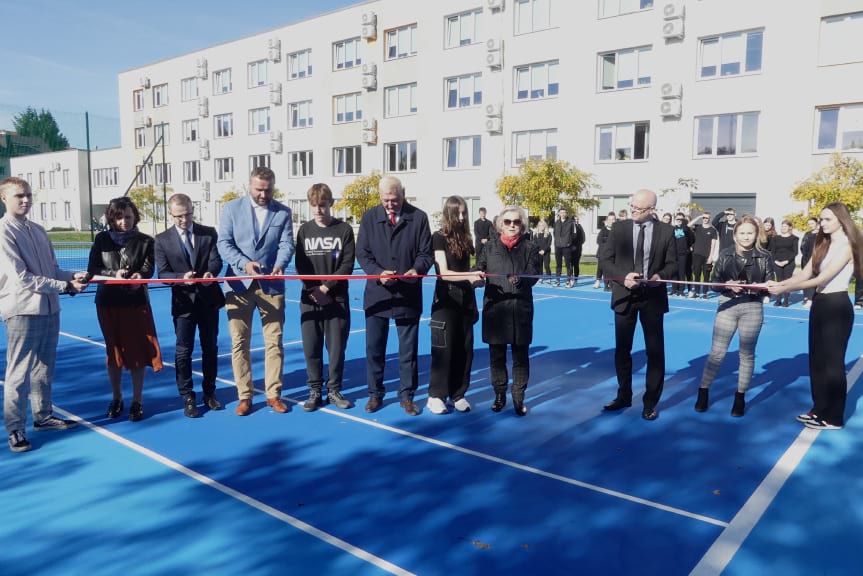Zespół Szkół Budowlanych w Jaśle ma kort tenisowy