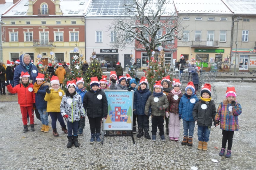 20 świątecznie udekorowanych choinek pojawiło na jasielskim rynku