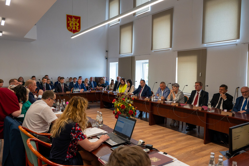 Burmistrz Adam Kostrząb oficjalnie zaprzysiężony