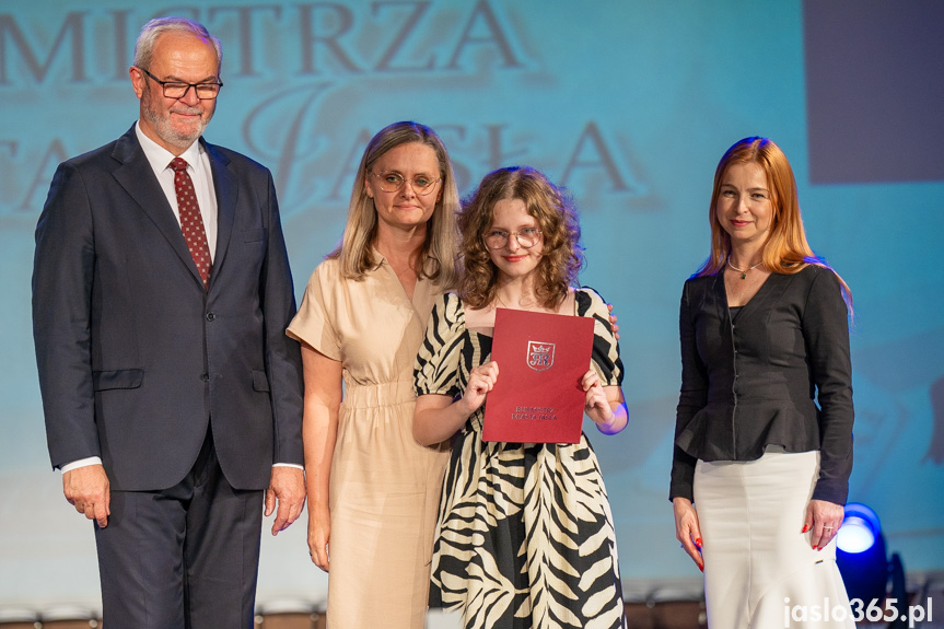 Burmistrz nagrodził uczniów