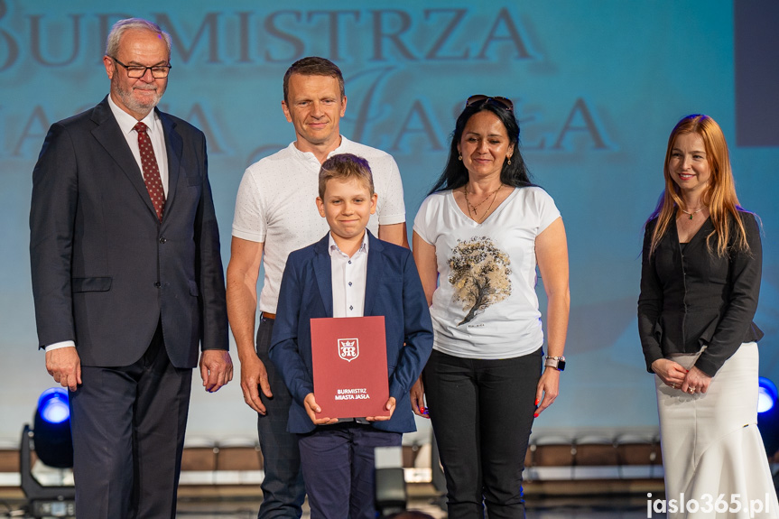 Burmistrz nagrodził uczniów