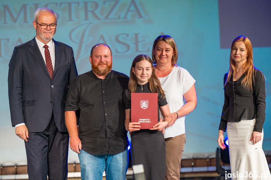 Burmistrz nagrodził uczniów