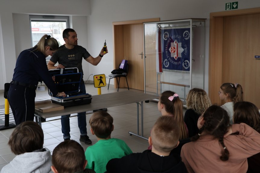 Dzieci z wizytą w jasielskiej komendzie