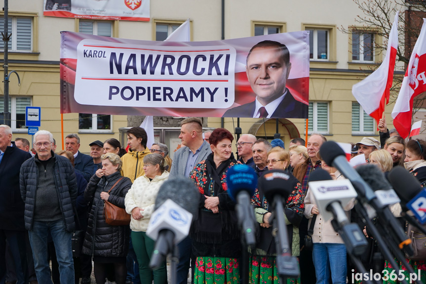 Karol Nawrocki na rynku w Jaśle