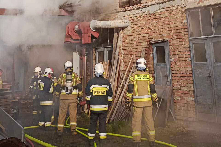 Kołaczyce. Pożar w zakładzie stolarskim
