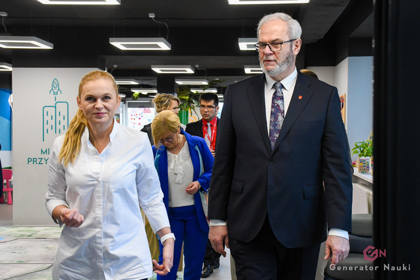 Ministra edukacji Barbara Nowacka spotkała się z młodymi jaślanami