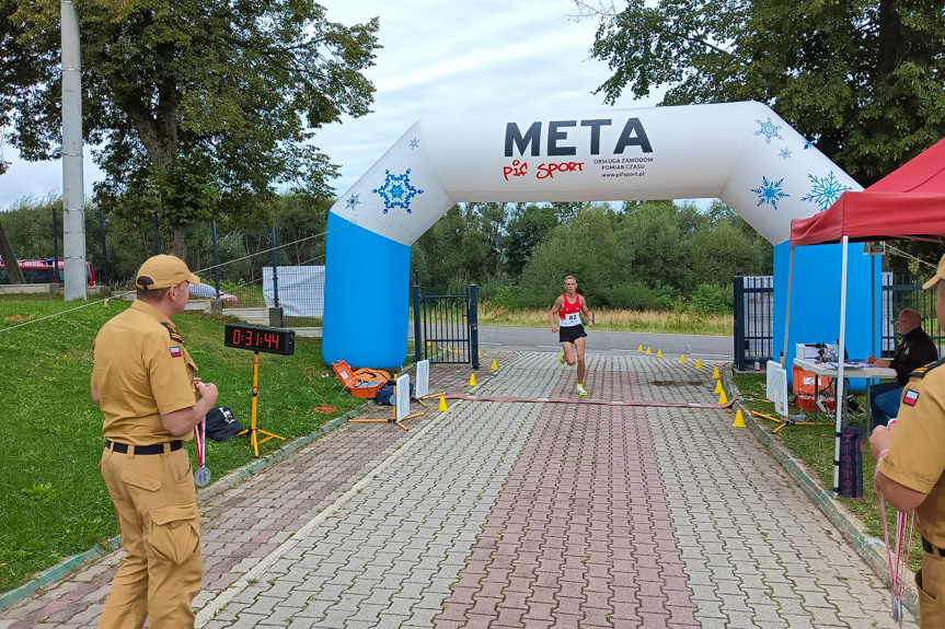 Mistrzostwa strażaków w biegu górskim w Ożennej