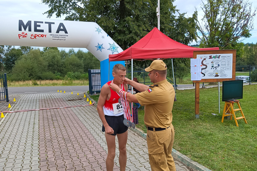 Mistrzostwa strażaków w biegu górskim w Ożennej