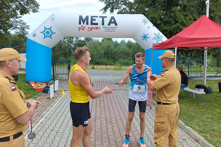 Mistrzostwa strażaków w biegu górskim w Ożennej