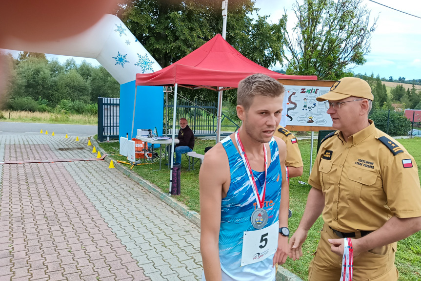 Mistrzostwa strażaków w biegu górskim w Ożennej