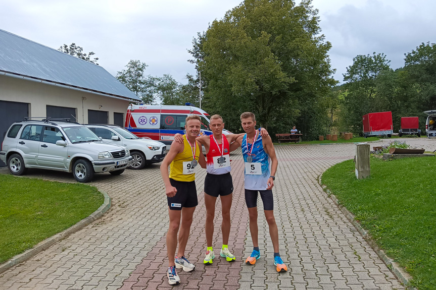 Mistrzostwa strażaków w biegu górskim w Ożennej