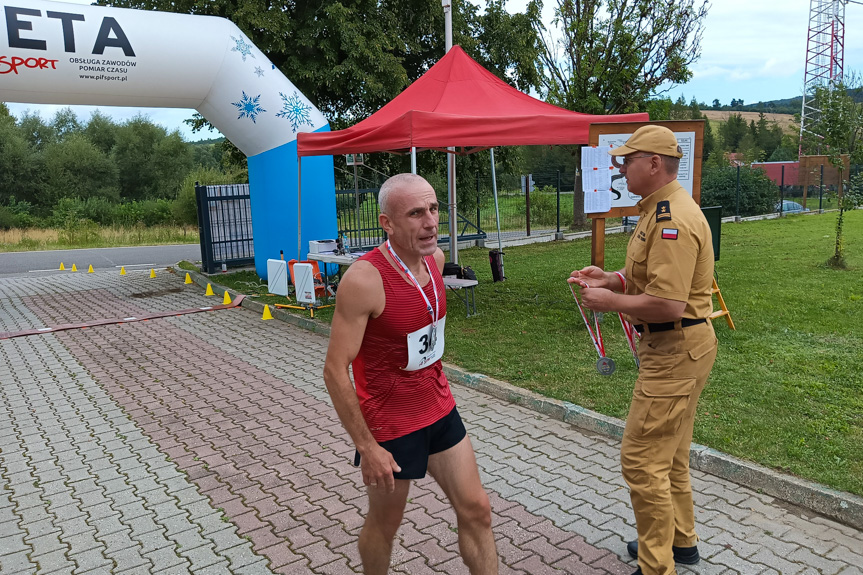 Mistrzostwa strażaków w biegu górskim w Ożennej