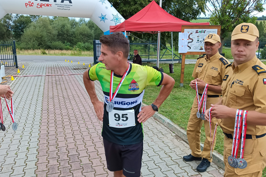 Mistrzostwa strażaków w biegu górskim w Ożennej