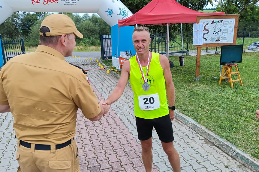 Mistrzostwa strażaków w biegu górskim w Ożennej
