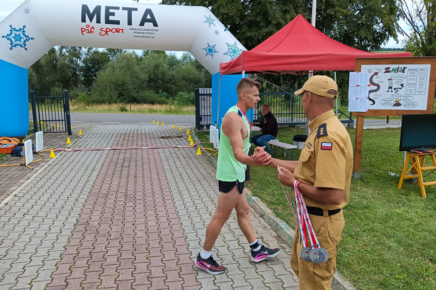 Mistrzostwa strażaków w biegu górskim w Ożennej
