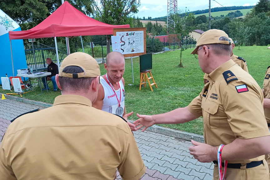 Mistrzostwa strażaków w biegu górskim w Ożennej