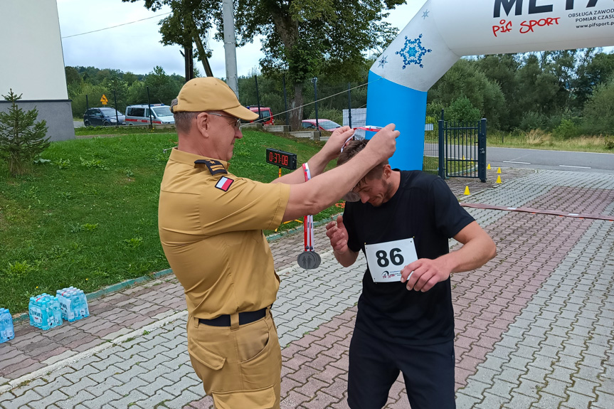 Mistrzostwa strażaków w biegu górskim w Ożennej