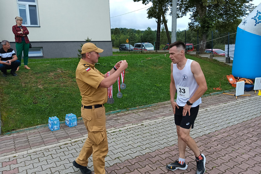 Mistrzostwa strażaków w biegu górskim w Ożennej