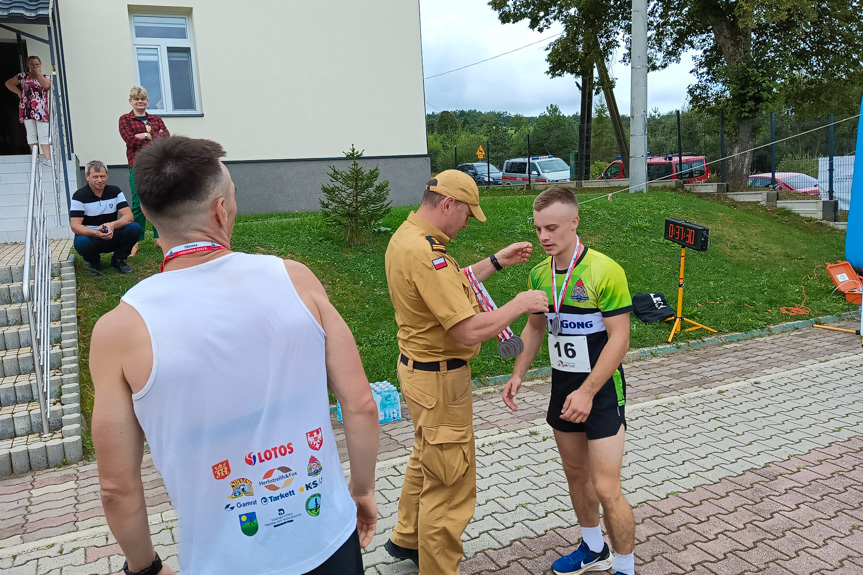 Mistrzostwa strażaków w biegu górskim w Ożennej