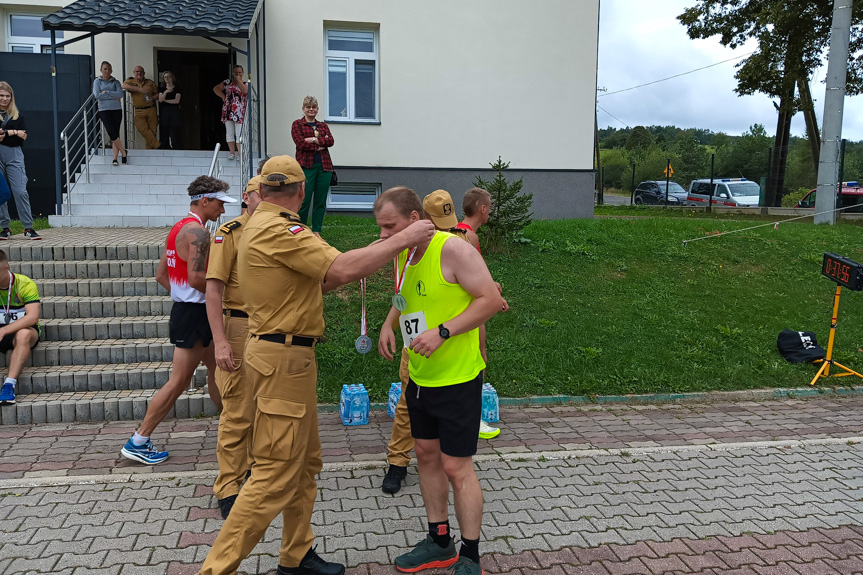 Mistrzostwa strażaków w biegu górskim w Ożennej