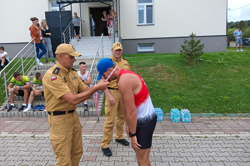 Mistrzostwa strażaków w biegu górskim w Ożennej