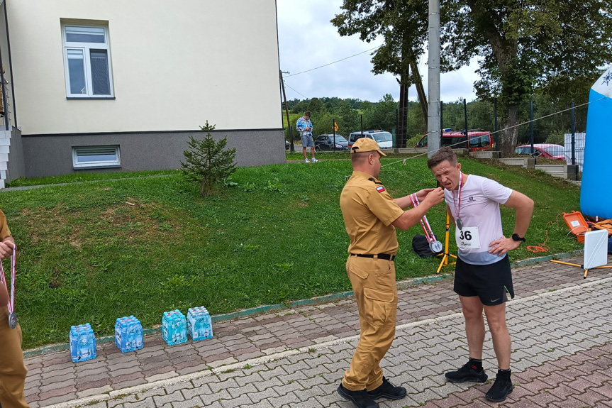 Mistrzostwa strażaków w biegu górskim w Ożennej