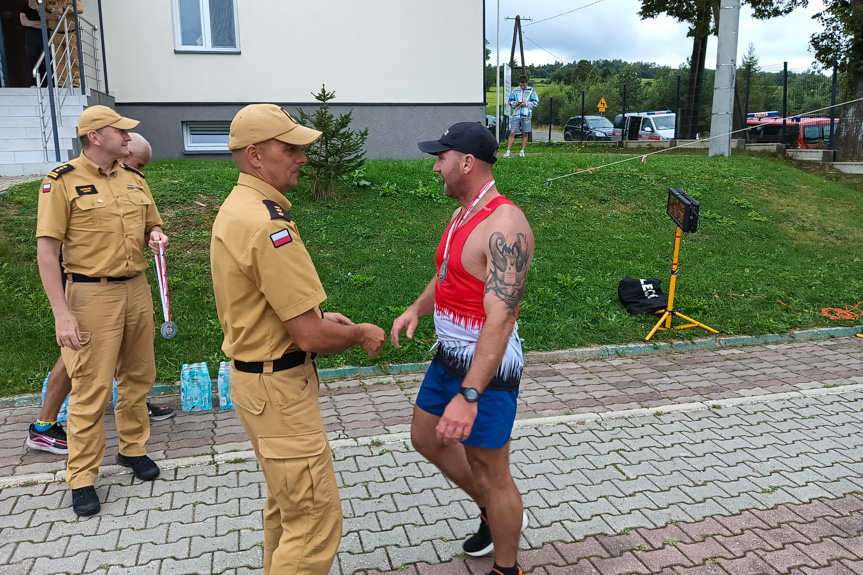 Mistrzostwa strażaków w biegu górskim w Ożennej