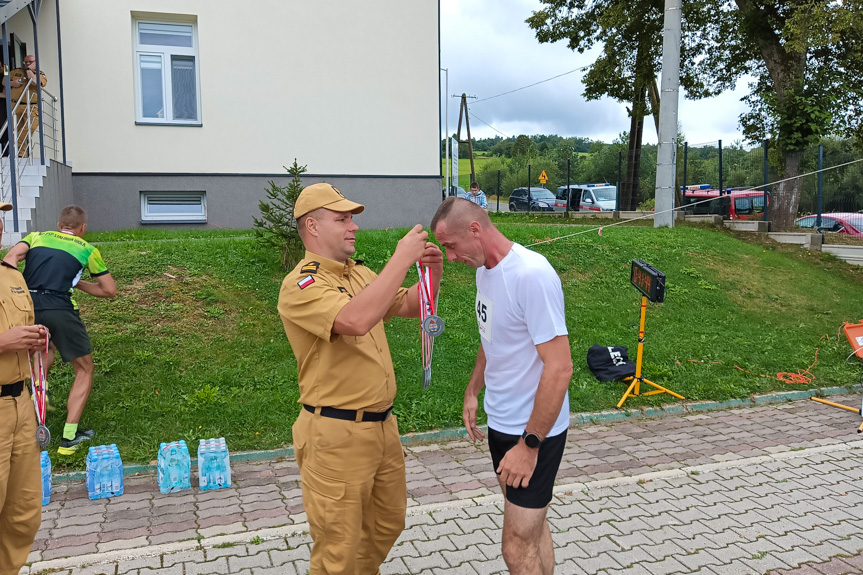 Mistrzostwa strażaków w biegu górskim w Ożennej