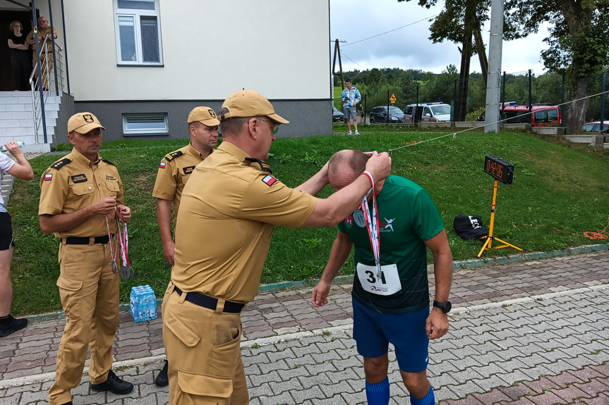 Mistrzostwa strażaków w biegu górskim w Ożennej