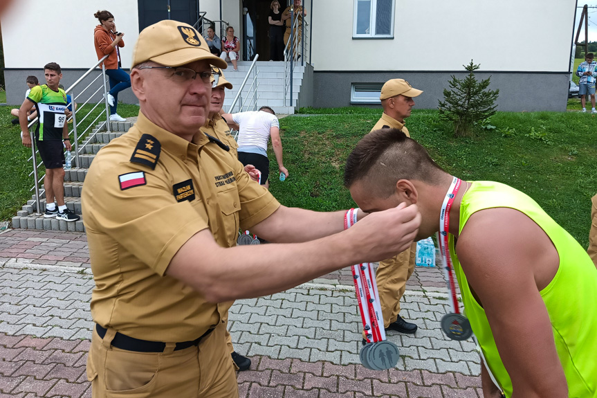 Mistrzostwa strażaków w biegu górskim w Ożennej