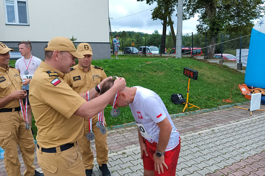 Mistrzostwa strażaków w biegu górskim w Ożennej