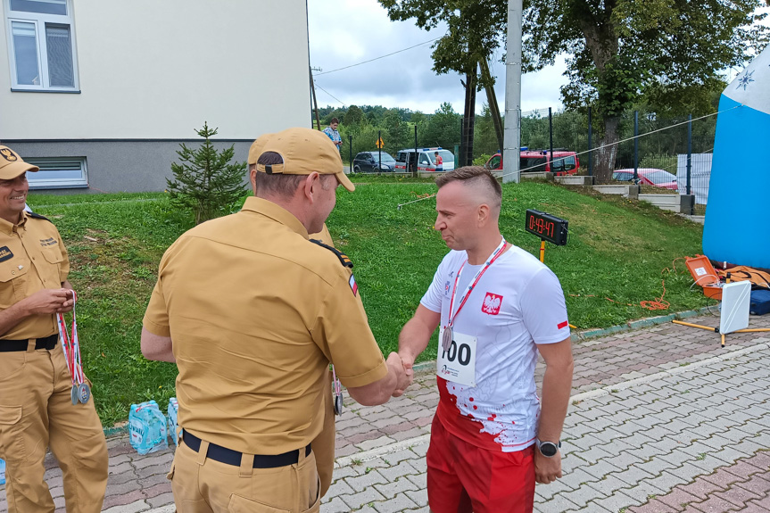 Mistrzostwa strażaków w biegu górskim w Ożennej