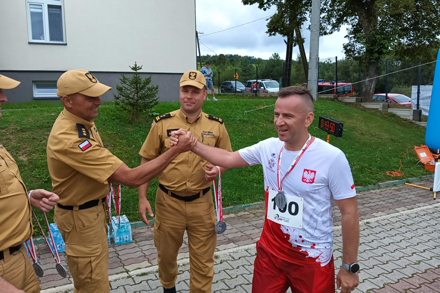 Mistrzostwa strażaków w biegu górskim w Ożennej